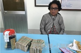 Bà già 60 tuổi nhét 8kg vàng quanh người tìm cách vào Việt Nam 